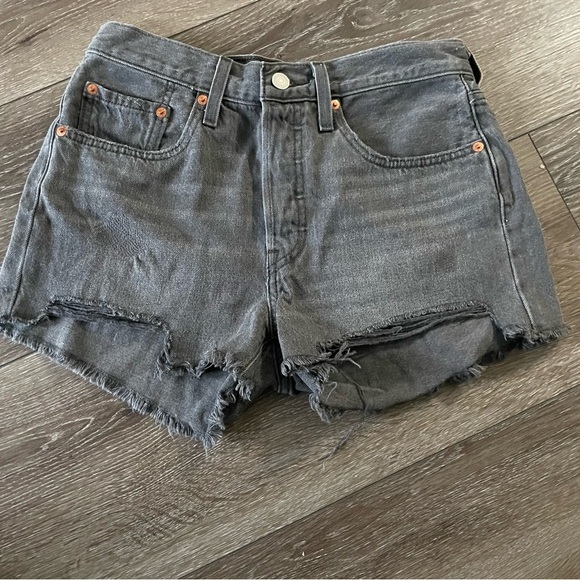 Levi's‎ 501 Cut off Button fly Jean
Shorts Grey W26 - Picture 8 of 10